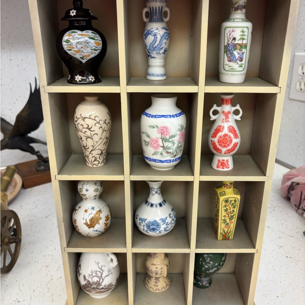 1981 Franklin mint Porcelain Imperial Dynasty Miniature Decorative Vase Set